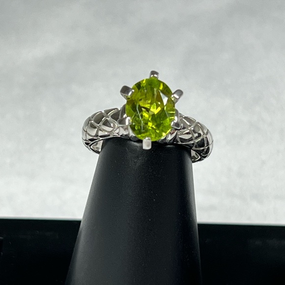 Sterling Silver 925 Ring Peridot Stone Green Size 7 - Picture 3 of 6